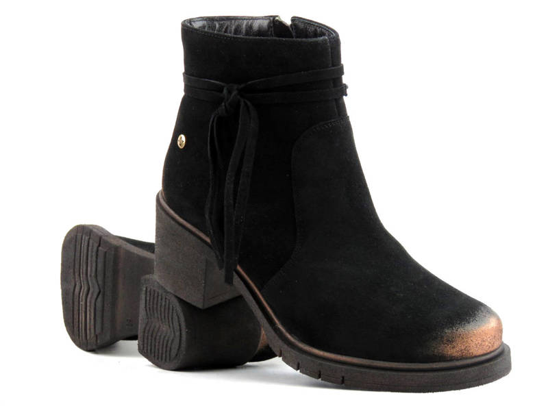 Damen-Stiefeletten aus Wildleder mit hohem Absatz – MACIEJKA 05720-01, schwarz